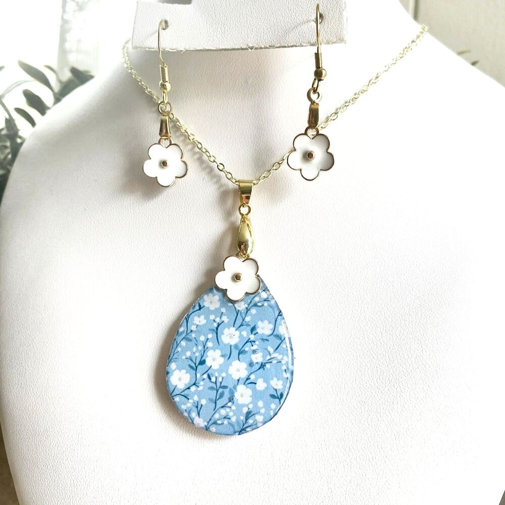 Handmade Blue Floral Teardrop & White Flower Earrings Jewelry Set – Gold Tone - Picture 3 of 4
